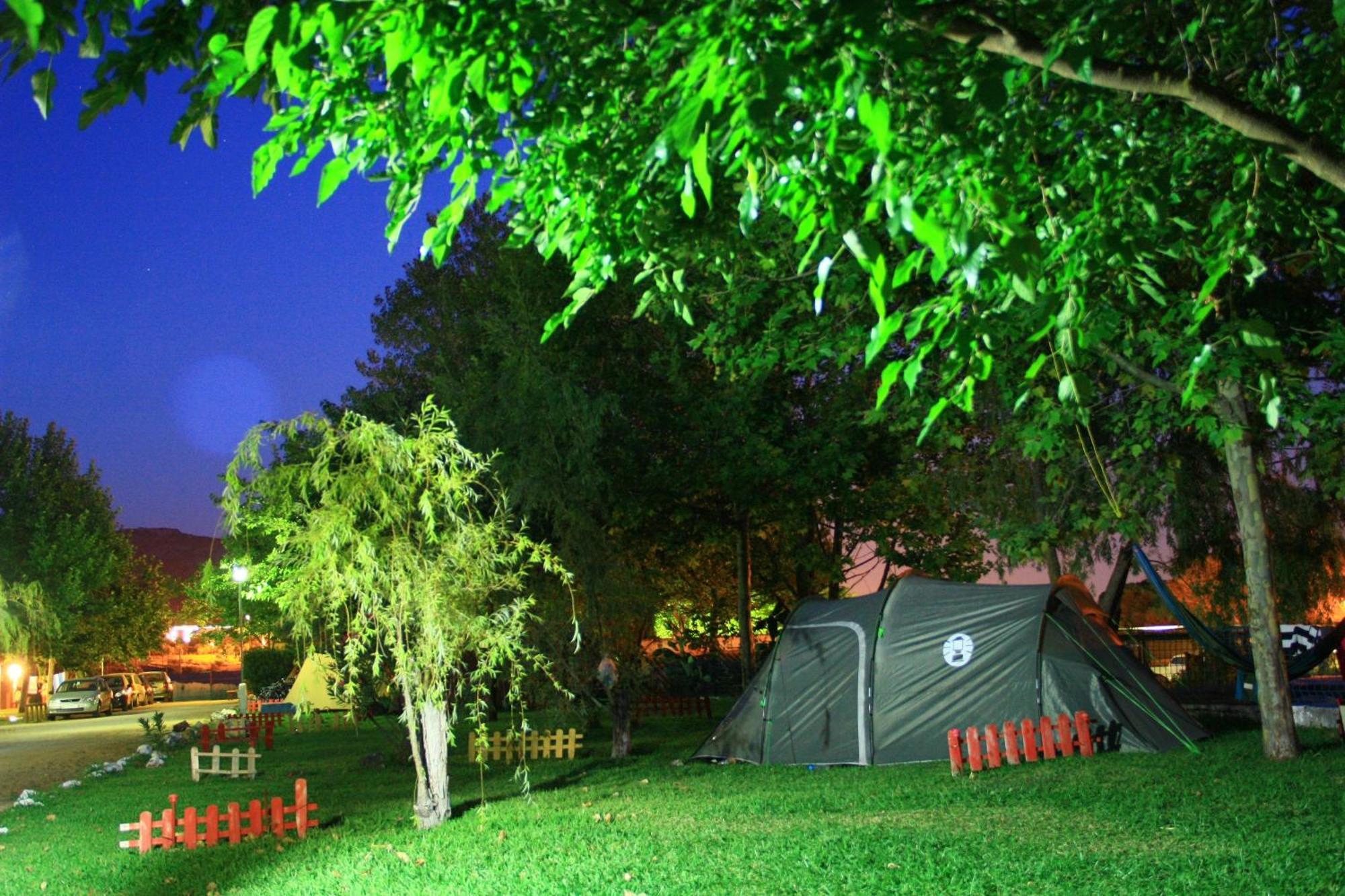 Camping Sierra De Las Nieves Hotell Yunquera Eksteriør bilde